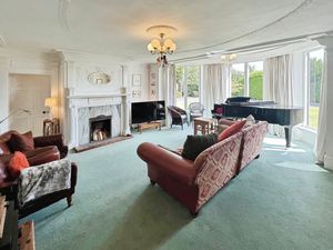 Lounge- click for photo gallery
